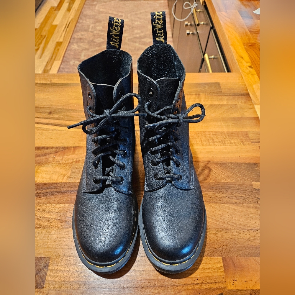Dr. Martens 1460 Pascal Soft Virginia Leather Sz 8
